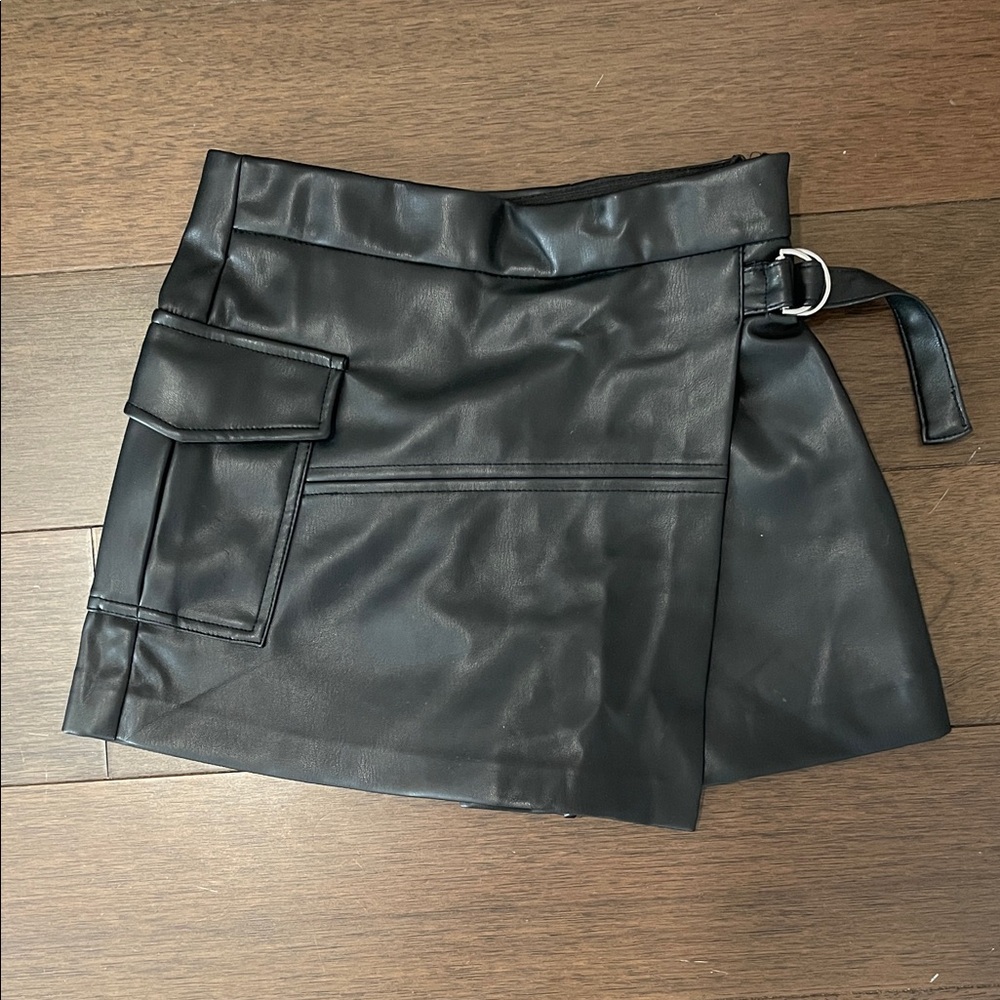 Zara Kids- Black Faux Leather Skort with Buckle - Picture 1 of 3
